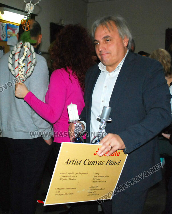 Съдебни служители и млади таланти от Хасково с базар за Гого и Дани