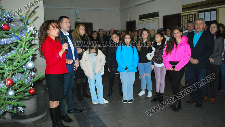 Съдебни служители и млади таланти от Хасково с базар за Гого и Дани