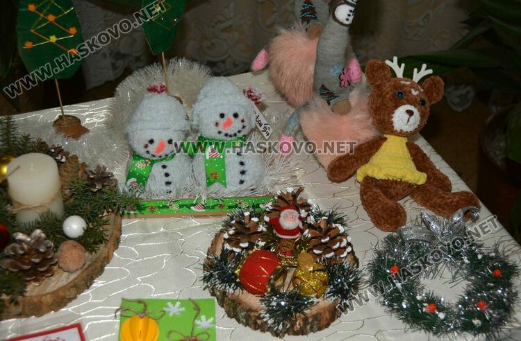 Деца от „Славейче“ с базар за Дани и за социален център в Хасково