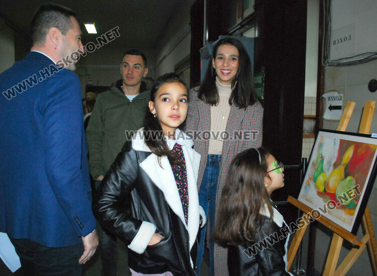 Съдебни служители и млади таланти от Хасково с базар за Гого и Дани