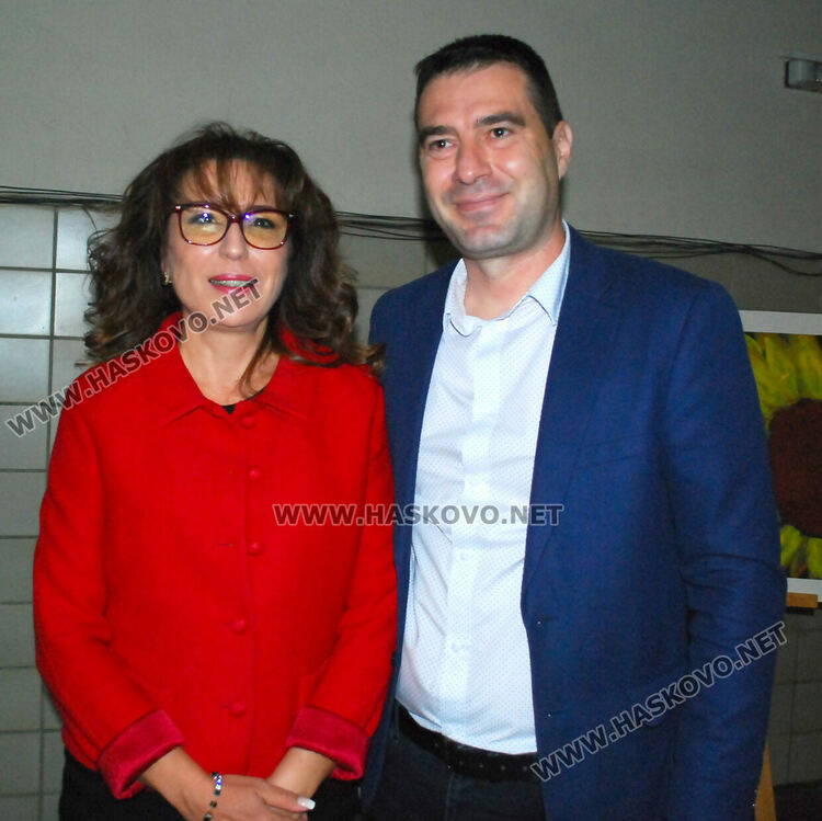 Съдебни служители и млади таланти от Хасково с базар за Гого и Дани