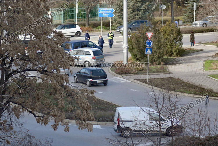 Водач на Ситроен блъсна неправилно пресичащ пешеходец до „Замъка“