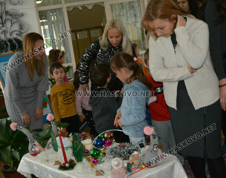 Деца от „Славейче“ с базар за Дани и за социален център в Хасково