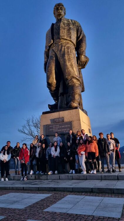 Любознателност, флашмоб и филм съчетават славейковци