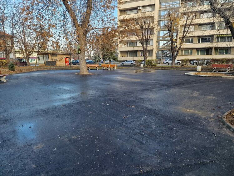 Паркът на ул."Цар Освободител" е напълно обновен (снимки)