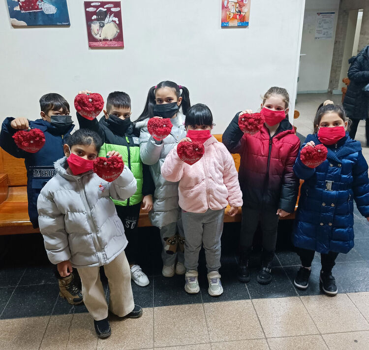 Деца изненадаха хасковски лекари с картички от скандинавски мъх