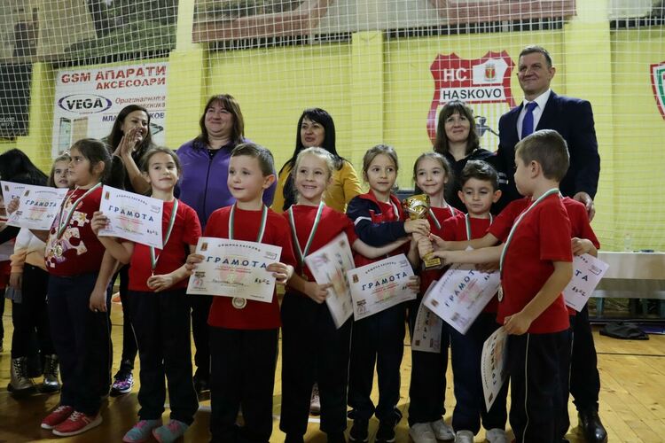 Много награди получиха участниците в състезанието „Спортист на градината“