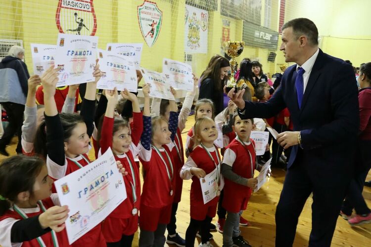 Много награди получиха участниците в състезанието „Спортист на градината“