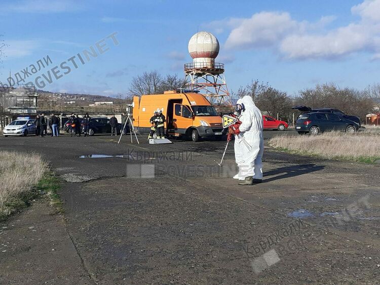 "Заловиха"радиоактивна пратка,неутрализираха я при учение на летището над Гледка