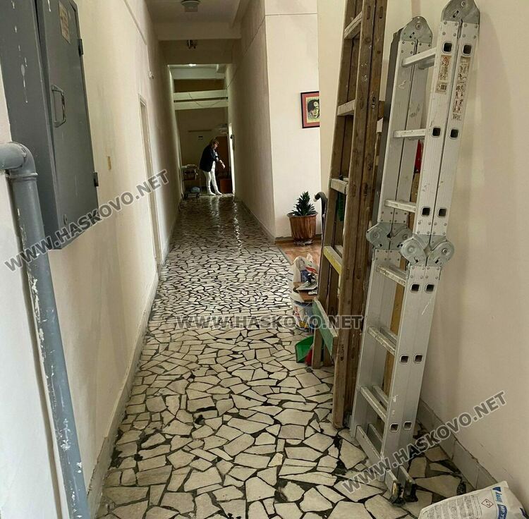 Коледно настроени в Дома за възрастни на "Кенана" донесоха децата от градина „Вихрогонче“