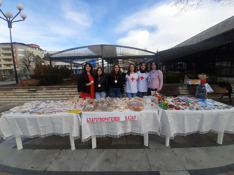 Доброволците на БЧК в Джебел с кампания "Коледна надежда за всеки"