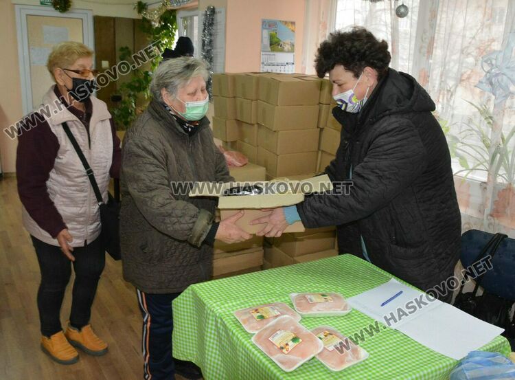 Пакети с хранителни продукти за 100 души от хасковския Съюз на диабетиците