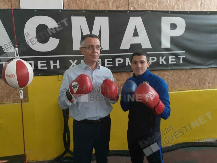 Кметът откри обновената зала за бокс в спортен комплекс "Арпезос"