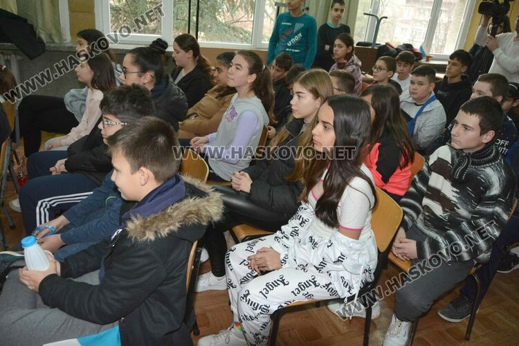 Народният оркестър на Хасково с образователен концерт в „Паисий Хилендарски“