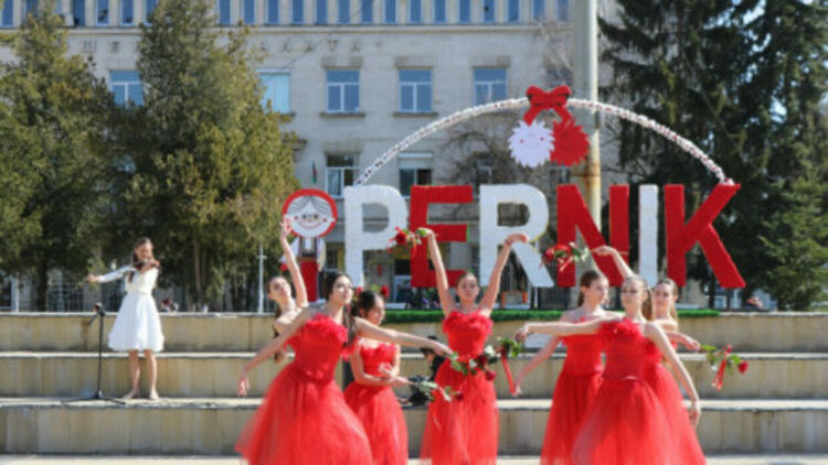 Шестдесетгодишен юбилей чества балетната школа към Обединения детски комплекс в Перник