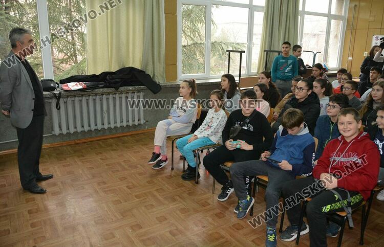 Народният оркестър на Хасково с образователен концерт в „Паисий Хилендарски“