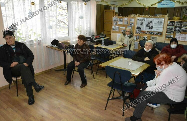 Пакети с хранителни продукти за 100 души от хасковския Съюз на диабетиците