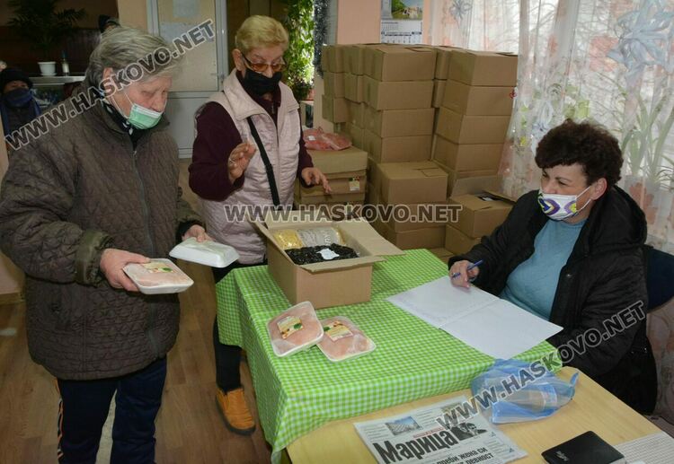 Пакети с хранителни продукти за 100 души от хасковския Съюз на диабетиците