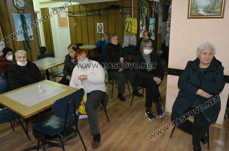 Пакети с хранителни продукти за 100 души от хасковския Съюз на диабетиците