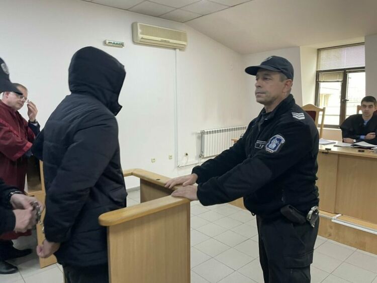 Пловдивският бизнесмен, пребил съпругата си с тенис ракета, я насилвал от над 20 години