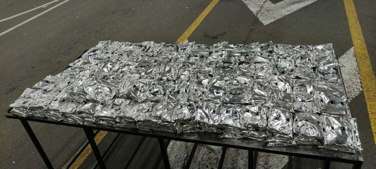 Обвинение за босненец, трафикант на паста за наргиле