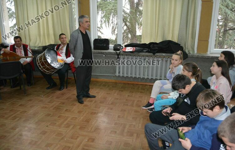 Народният оркестър на Хасково с образователен концерт в „Паисий Хилендарски“