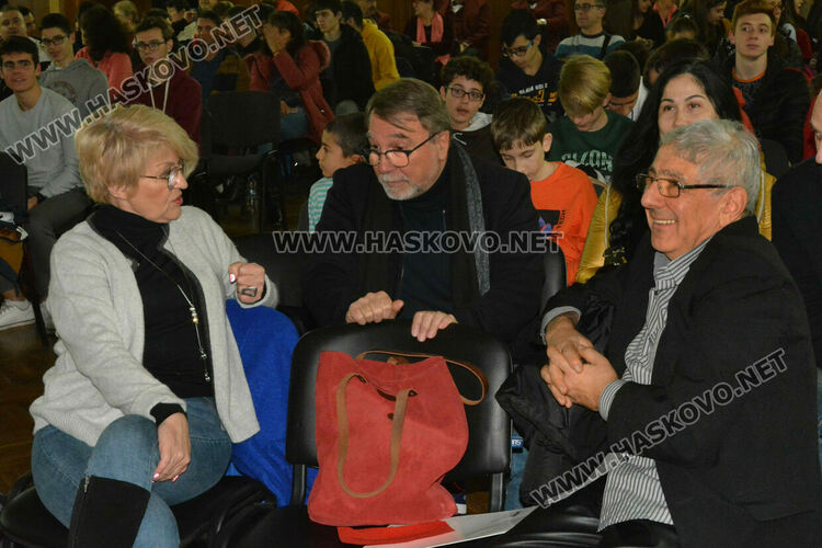 В Хасково започна 7 издание на Фестивала на коледната и новогодишната песен