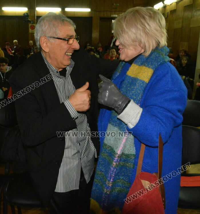 В Хасково започна 7 издание на Фестивала на коледната и новогодишната песен