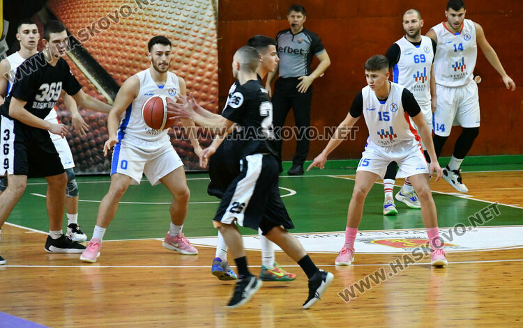 Баскетболистите на Хасково завършиха 2022 г. с успех в мач с кауза