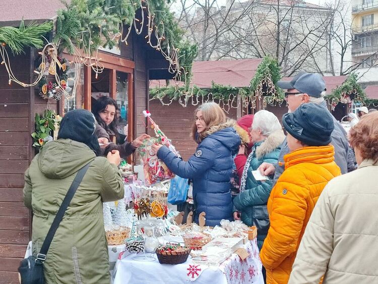 Богато разнообразие от ястия и занаяти бе показано на Коледна трапеза днес