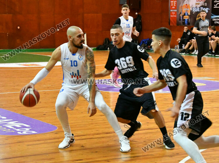 Баскетболистите на Хасково завършиха 2022 г. с успех в мач с кауза