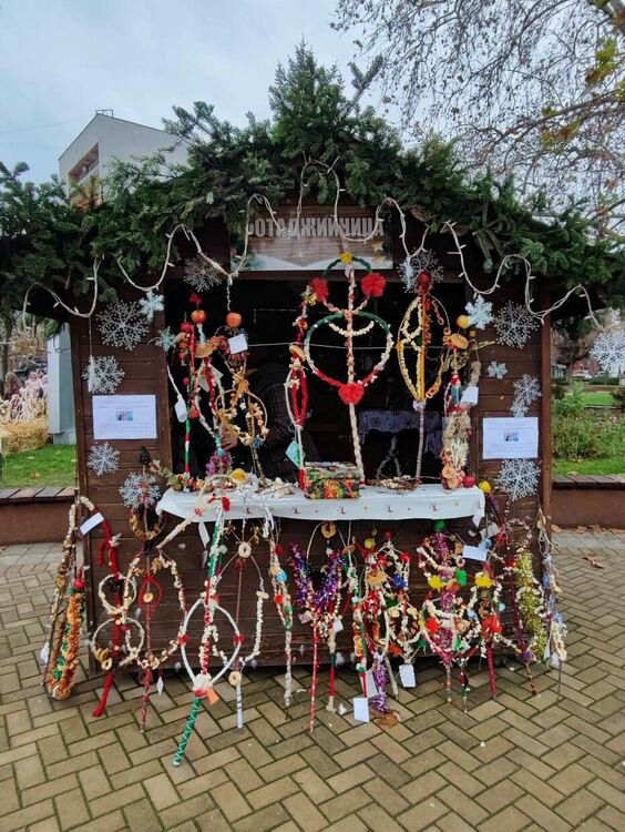 Богато разнообразие от ястия и занаяти бе показано на Коледна трапеза днес