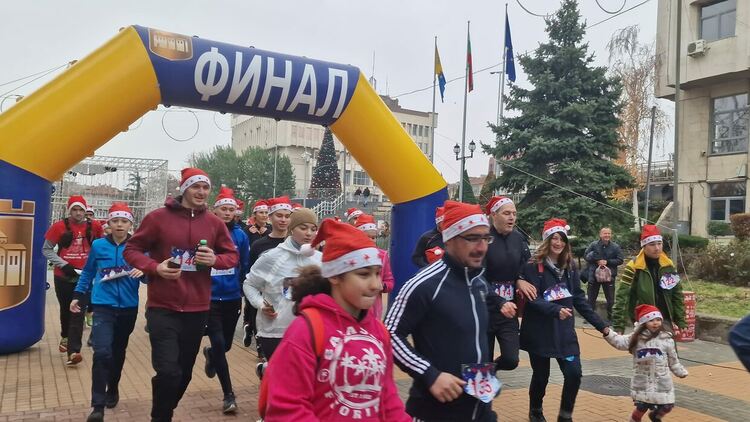 Около 80 участници се включиха в "Коледния крос" в Асеновград 