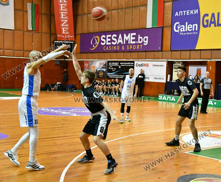 Баскетболистите на Хасково завършиха 2022 г. с успех в мач с кауза