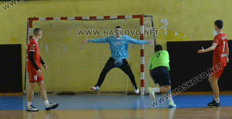 Юношите на „Асти 91“ затвориха годината с победа и загуба