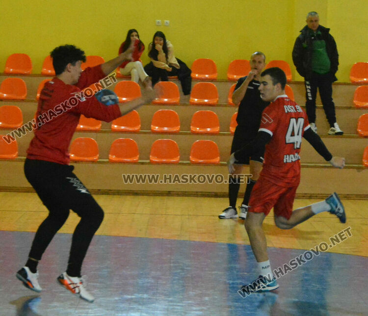 Юношите на „Асти 91“ затвориха годината с победа и загуба