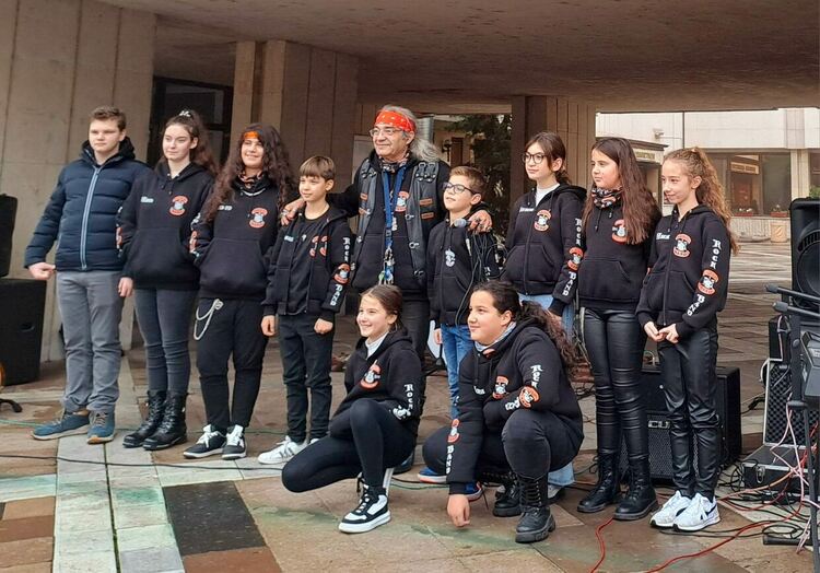 Много настроение създаде благотворителният  Коледен базар в Първомай