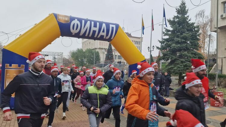 Около 80 участници се включиха в "Коледния крос" в Асеновград 
