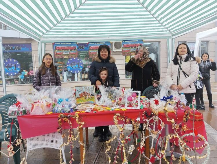 Много настроение създаде благотворителният  Коледен базар в Първомай