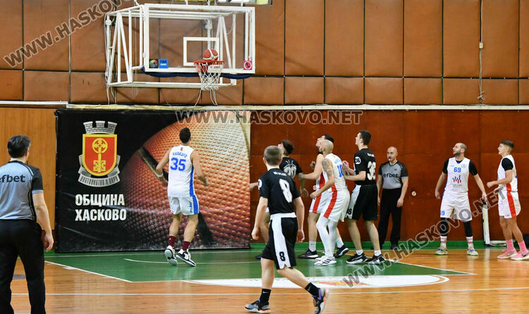 Баскетболистите на Хасково завършиха 2022 г. с успех в мач с кауза