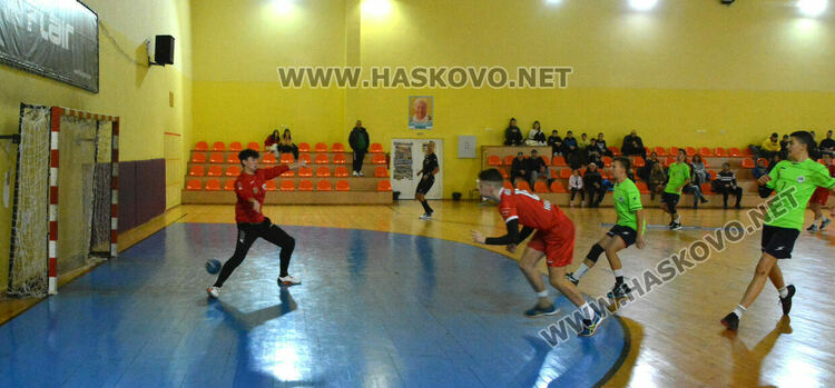 Юношите на „Асти 91“ затвориха годината с победа и загуба