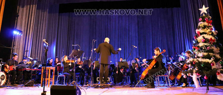 Васил Петров с празничен концерт в Хасково