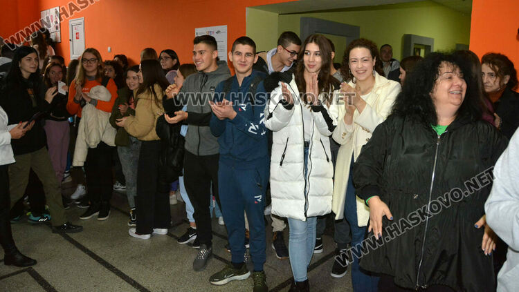 Празничната седмица в Математическата гимназия с три благотворителни каузи