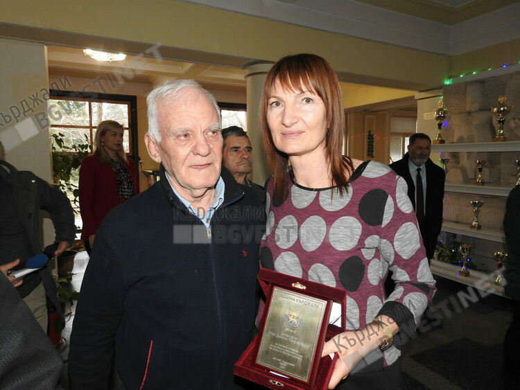 Представиха уникална книга за развитието на спорта в Кърджали 