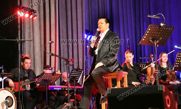 Васил Петров с празничен концерт в Хасково