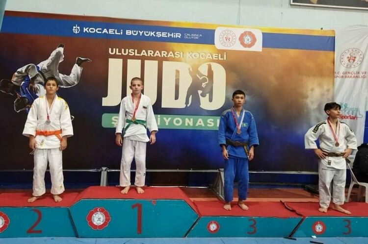Четири медала спечелиха хасковските джудисти на турнира в Измит