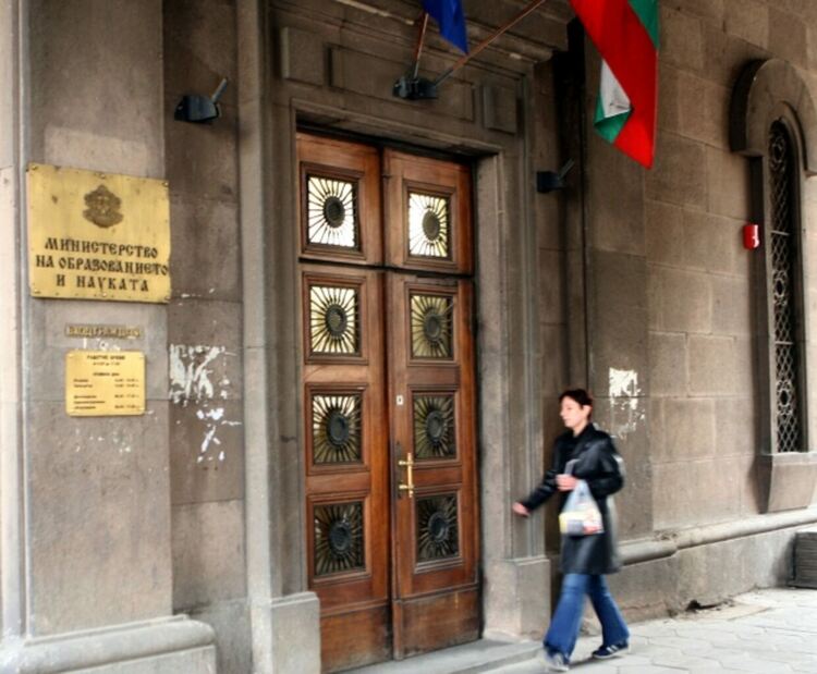 Министърът на образованието награди 145 директори на училища, сред тях трима от Смолян