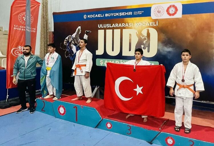 Четири медала спечелиха хасковските джудисти на турнира в Измит