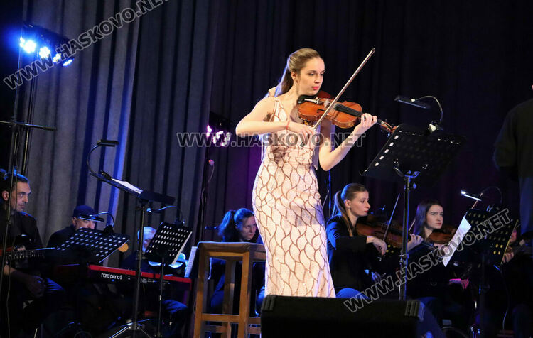 Васил Петров с празничен концерт в Хасково