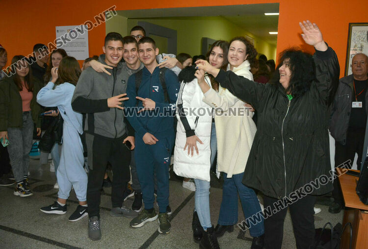 Празничната седмица в Математическата гимназия с три благотворителни каузи